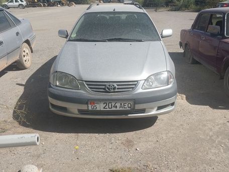 Toyota Avensis, 2001