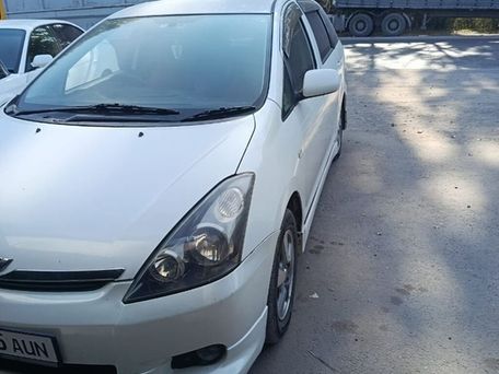 Toyota Wish, 2003 — 照片 1