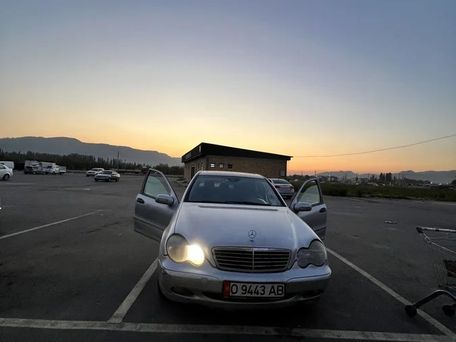 Mercedes-Benz C-Класс, 2003 — 照片 1
