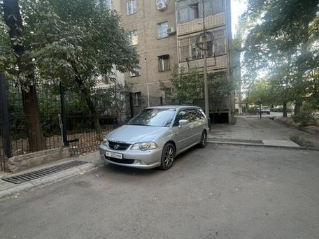 Honda Stream, 2002 — photo 2