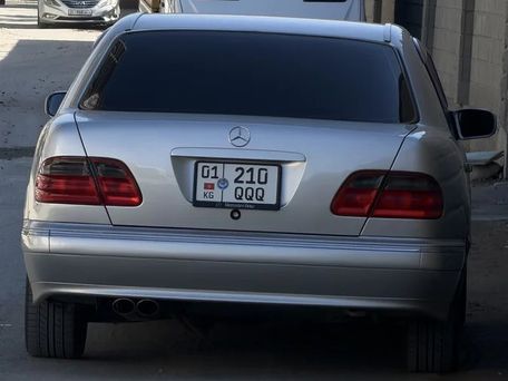 Mercedes-Benz E-Класс, 2000 — 照片 1