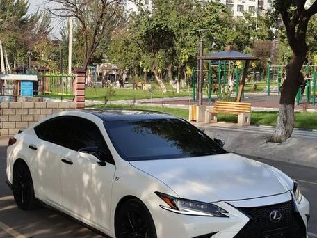 Lexus ES, 2022
