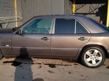 Mercedes-Benz E-Класс, 1994 — 照片 1