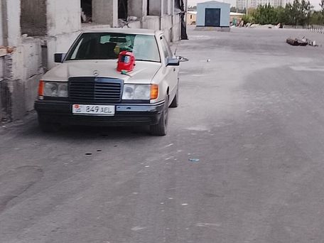Mercedes-Benz W124, 1990
