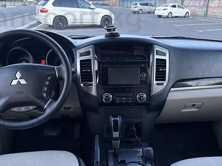 Mitsubishi Pajero, 2017 — photo 7