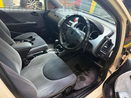 Honda Fit, 2004 — photo 5