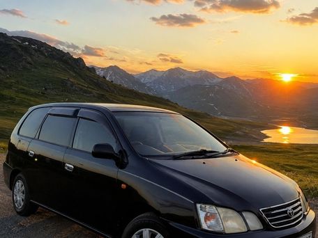 Toyota Gaia, 2000