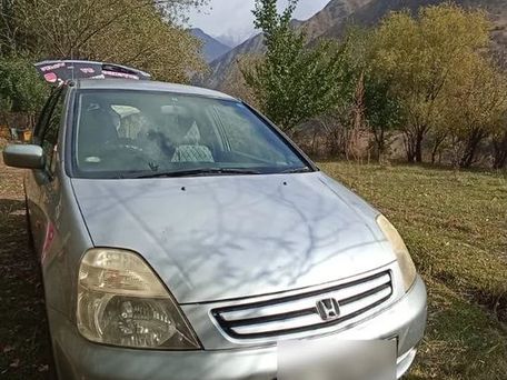 Honda Stream, 2001 — 照片 2