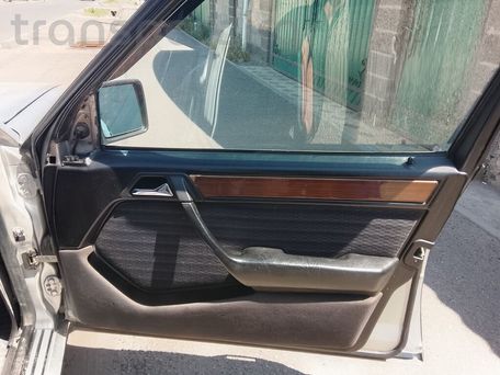 Mercedes-Benz W124, 1991 — photo 8