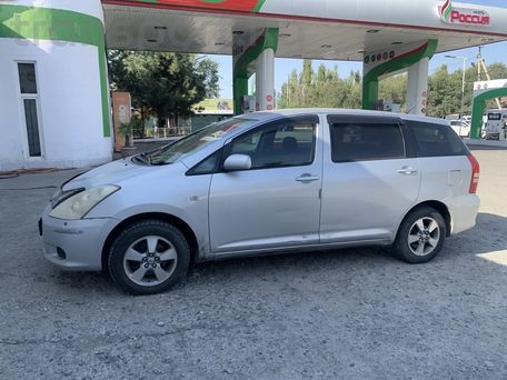 Toyota Wish, 2003 — 照片 1