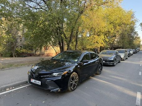 Toyota Camry, 2018 — 照片 1