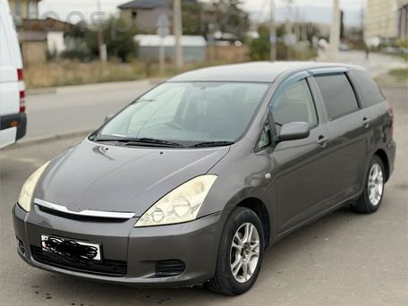 Toyota Wish, 2003 — 照片 1