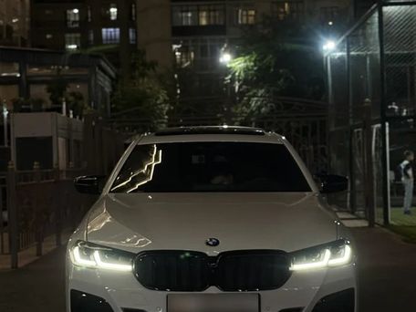 BMW 5 серии, 2020 — 照片 2