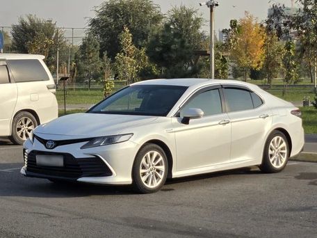 Toyota Camry, 2021 — 照片 2