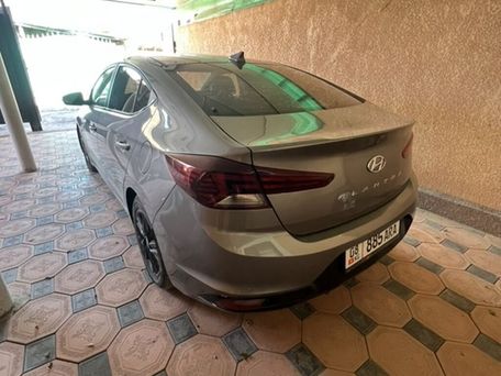 Hyundai Elantra, 2020 — 照片 3