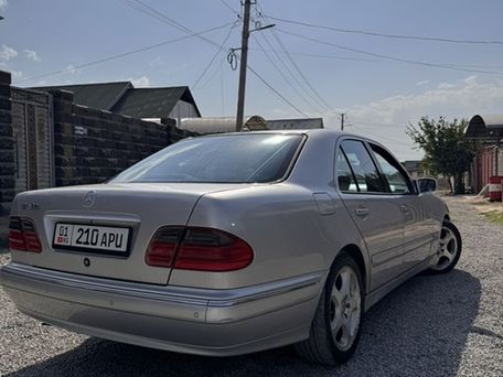 Mercedes-Benz E-Class, 2001 — photo 1