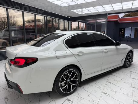 BMW 5 серии, 2022 — 照片 3