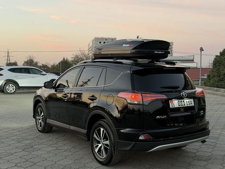 Toyota RAV4, 2017 — 照片 2