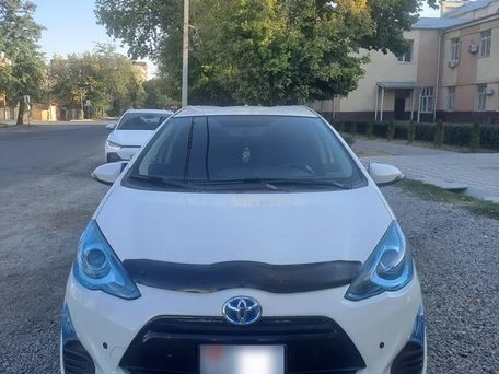 Toyota Prius c, 2017 — фото 2