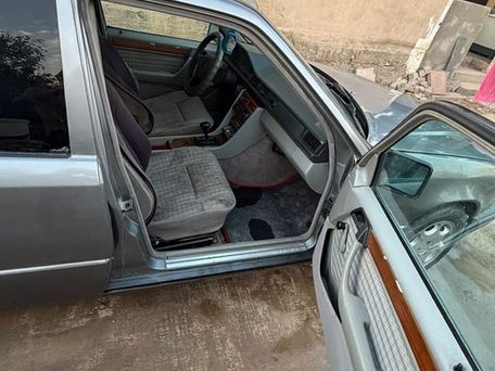 Mercedes-Benz W124, 1991 — photo 2