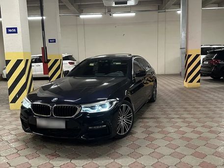 BMW 5 серии, 2018 — 照片 1