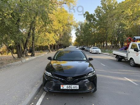 Toyota Camry, 2018 — 照片 2