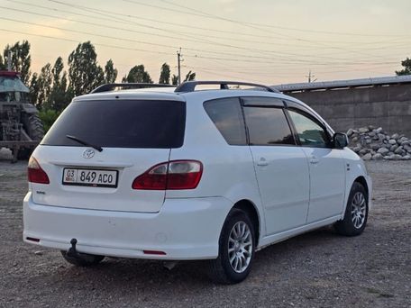 Toyota Avensis Verso, 2004 — photo 3