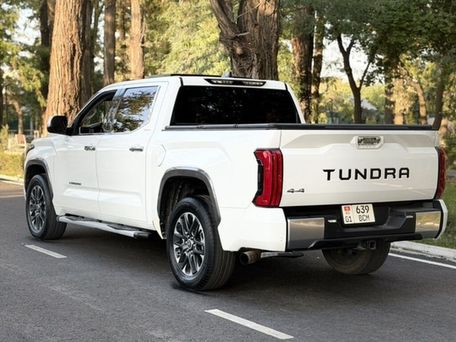 Toyota Tundra, 2023 — 照片 2