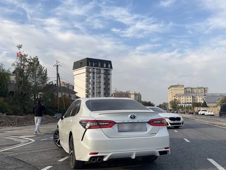 Toyota Camry, 2023 — photo 3