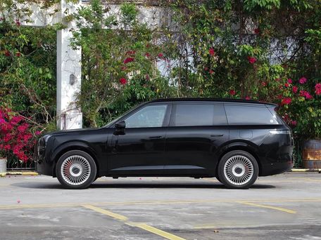 Lynk & Co 900, 2026 — photo 1
