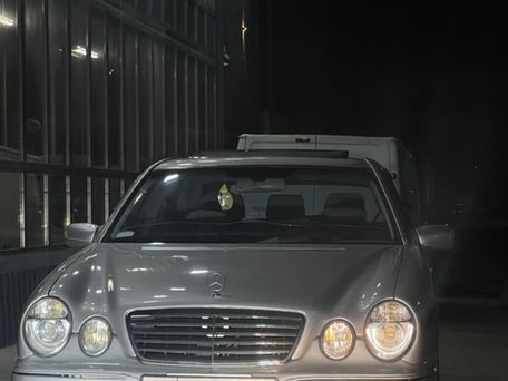 Mercedes-Benz E-Class, 2001 — photo 3