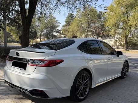 Toyota Camry, 2024 — 照片 4
