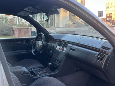 Mercedes-Benz E-Class, 1996 — photo 9
