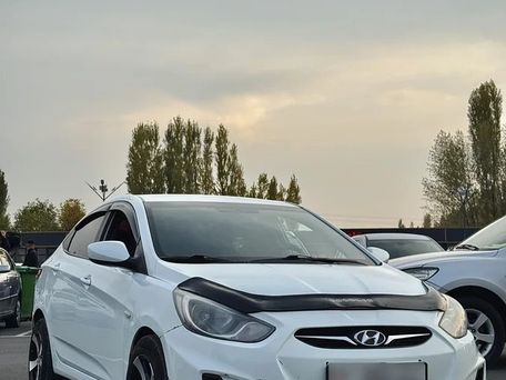 Hyundai Solaris, 2013 — 照片 1