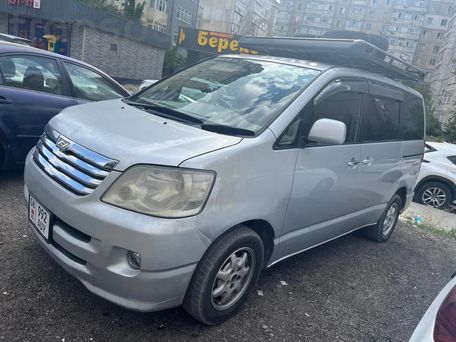 Toyota Noah, 2003 — photo 3
