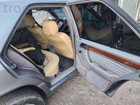 Mercedes-Benz E-Класс, 1992 — сүрөт 7