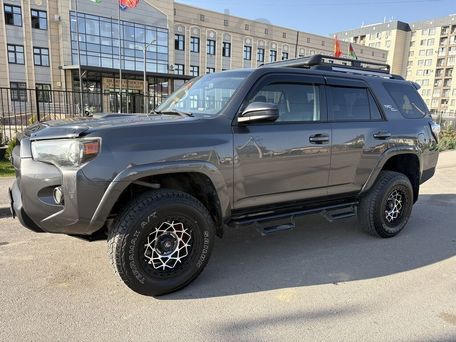 Toyota 4Runner, 2018 — photo 3