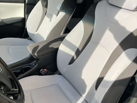 Toyota Prius, 2019 — photo 14