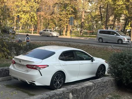 Toyota Camry, 2020 — photo 3