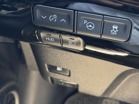 Toyota Prius, 2020 — фото 14