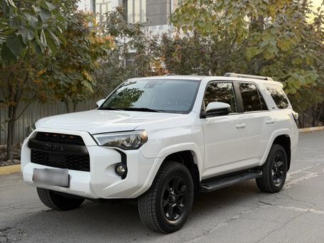 Toyota 4Runner, 2019 — photo 1