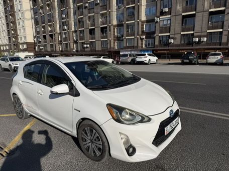 Toyota Prius c, 2016 — фото 9