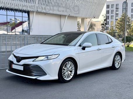 Toyota Camry, 2018 — 照片 1