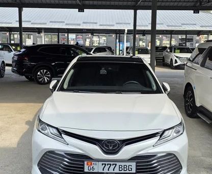 Toyota Camry, 2019 — photo 1