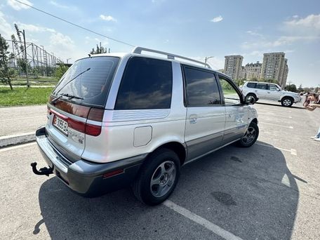 Mitsubishi Space Wagon, 1993 — фото 3