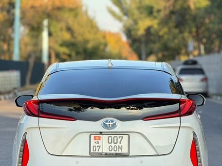 Toyota Prius, 2020 — фото 8