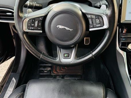 Jaguar XE, 2018 — фото 8