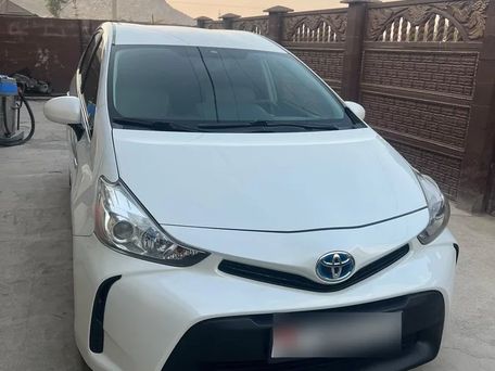Toyota Prius v (+), 2016 — фото 1