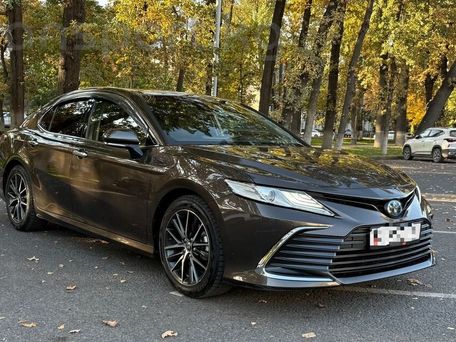 Toyota Camry, 2021 — 照片 2