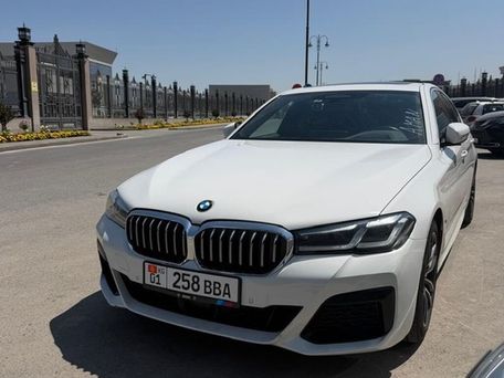 BMW 5 серии, 2020 — 照片 1